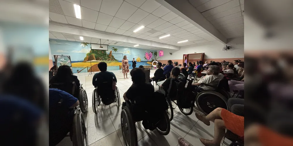 Na peça, a atriz Michella França, diretora do Grupo Dia de Arte, interpreta uma mulher que viveu um relacionamento abusivo por 15 anos