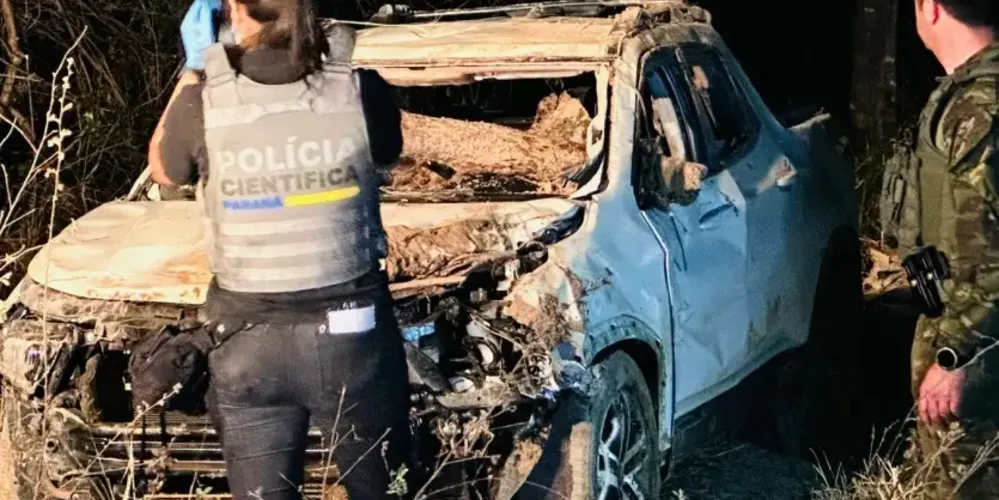 A remoção da caminhonete se estendeu até a madrugada de sábado (13)