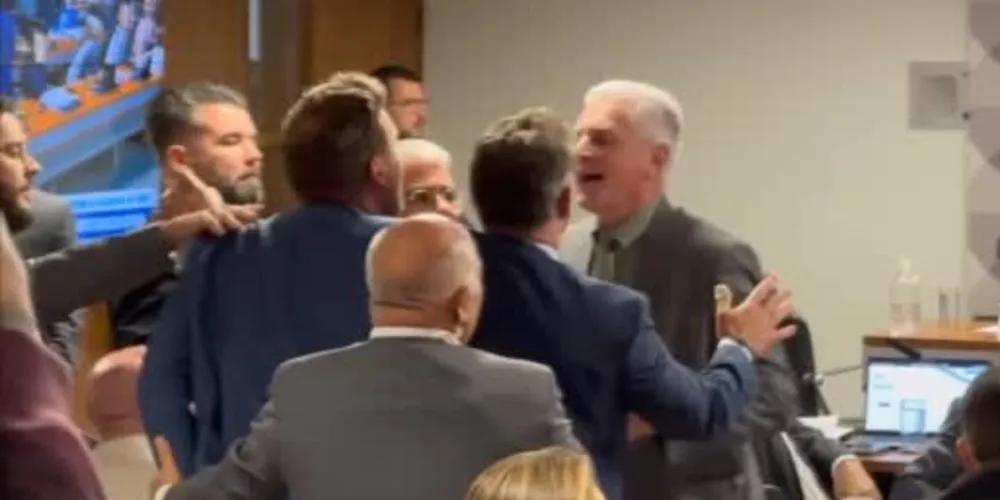 Imagem ilustrativa da imagem Aos gritos, líder do PL e deputado do PT brigam em CPMI do INSS