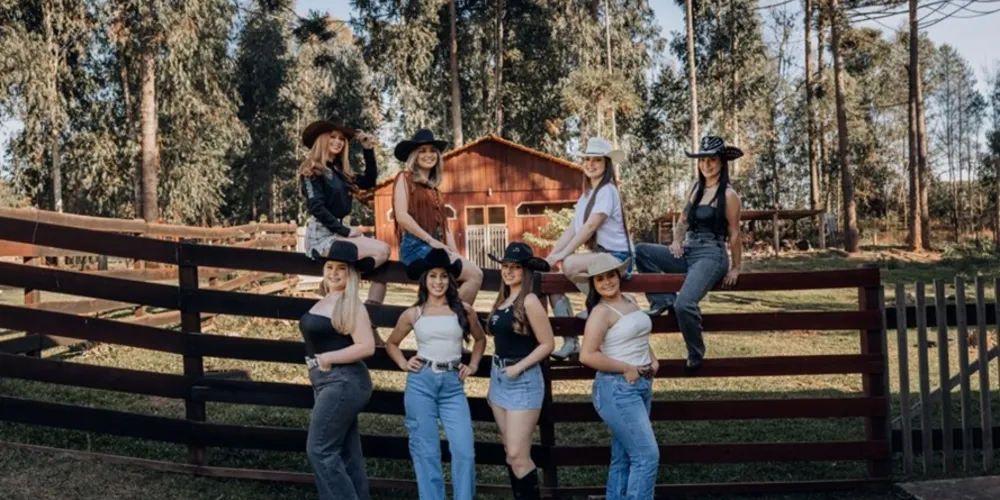 Agora é a hora de se aproximar e descobrir quem são as jovens que disputam a faixa e a coroa