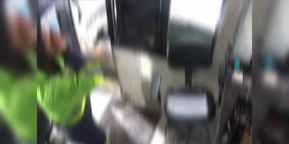 A atendente buscou ajuda e o homem foi preso pelo crime de importunação sexual