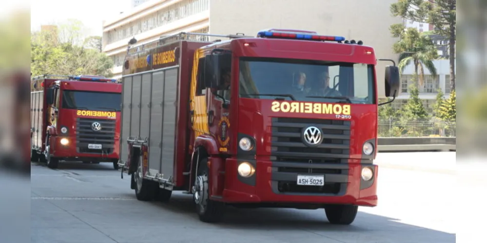 O Corpo de Bombeiros foi acionado na madrugada desta sexta-feira (12) para atender a ocorrência de incêndio na residência.