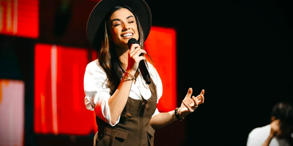 Isadora Pompeo é um dos principais nomes da música cristã