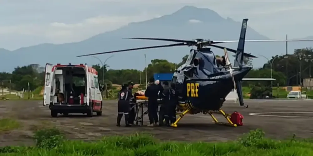 No local, uma equipe do Serviço de Atendimento Móvel de Urgência (Samu) assumiu o atendimento e encaminhou a vítima, entubada, ao Hospital Regional do Litoral