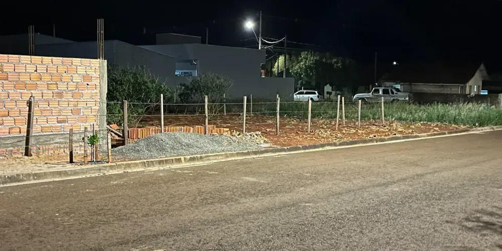 A adolescente brincava na rua com outras crianças, por volta das 20h, quando foi atingida