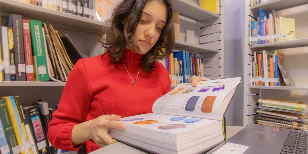 Todas as informações sobre os processos de inscrição do mestrado e doutorado estão disponíveis nos editais