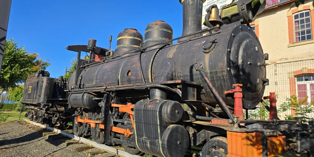 Empresa deve realizar a retirada da locomotiva e do tender da antiga Estação Paraná – que juntos pesam, aproximadamente, 45 toneladas