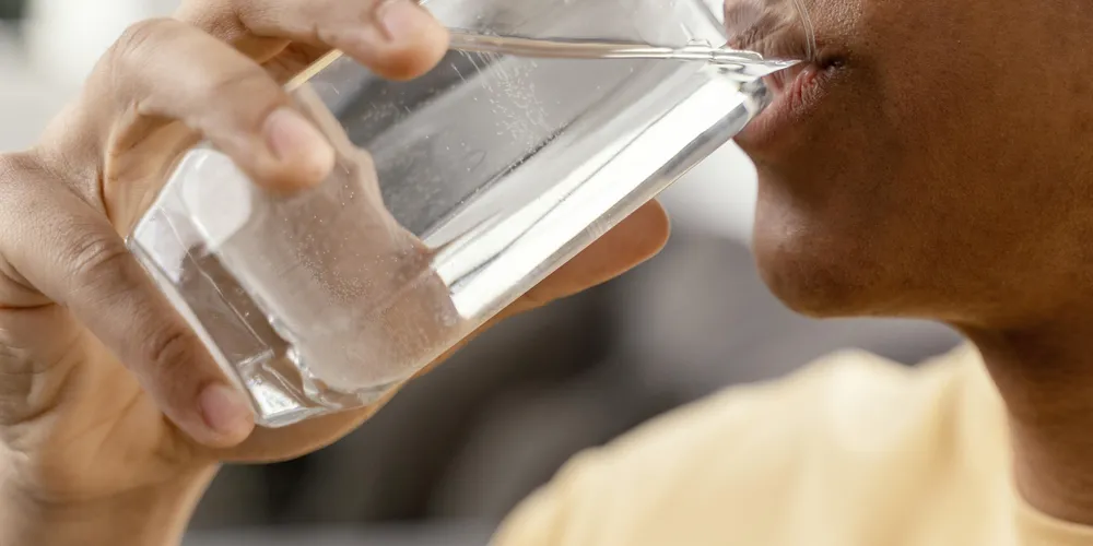 A Polícia Civil informou que apreendeu garrafas no hospital, em distribuidoras e na empresa onde a vítima consumiu a água