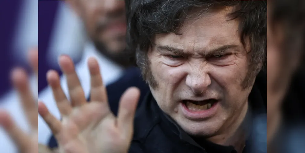 Derrota do partido de Javier Milei, junto a escândalo de corrupção, influencia na queda da bolsa e valor do peso argentino.
