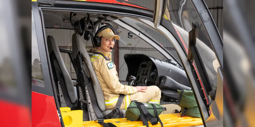 Capitã Keyla Karas passou a integrar a recém-cirada Unidade Aérea dos Bombeiros, composta por três pilotos e um operador aerotático
