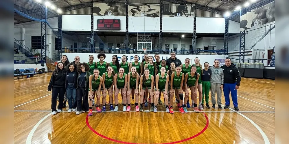 Todas as atletas e comissão técnica que estão no Camp de Desenvolvimento