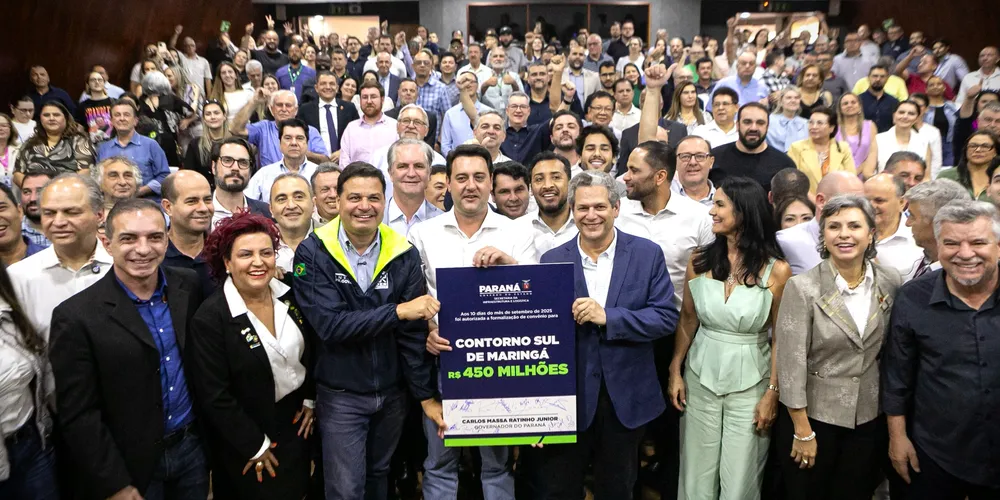 Lideranças políticas durante o anúncio das obras em Maringá