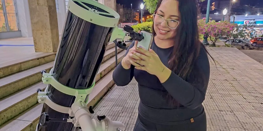 O Projeto Lua na UEPG tem como objetivo disponibilizar aos amantes da astronomia a observação da lua e de outros objetos celestes através de telescópio