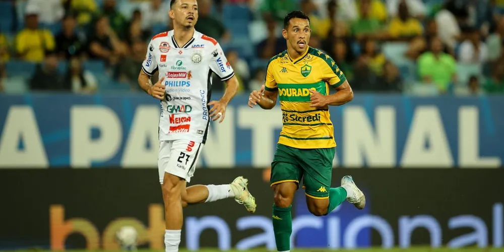 Equipes entram em campo às 16 horas