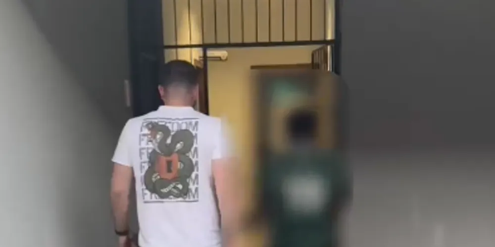 Homem estuprou enteada menor de idade enquanto ela dormia.