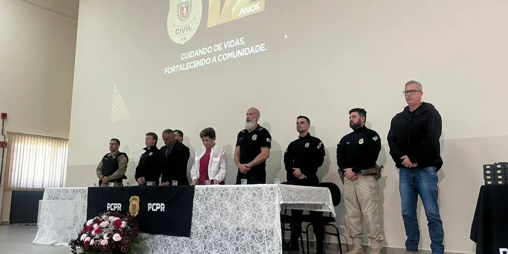 A Medalha de Serviço Policial destina-se a reconhecer e premiar a dedicação, eficiência e os relevantes serviços prestados em prol da Polícia Civil do Paraná e da Segurança Pública