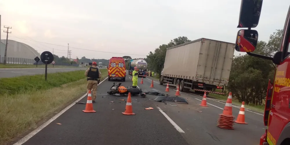 Agentes da Polícia Rodoviária Estadual (PRE) prestaram atendimento no local