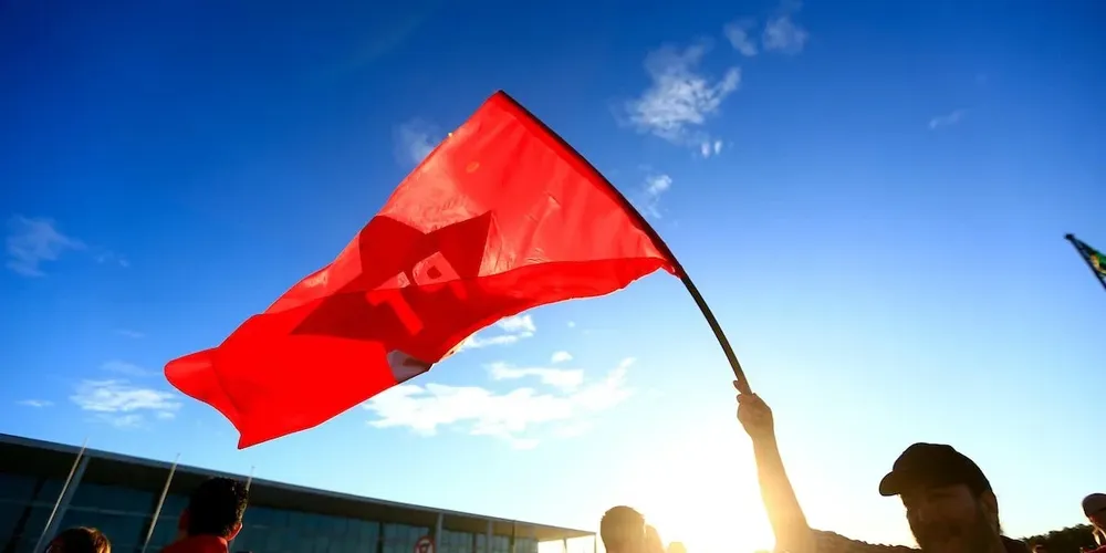 e acordo com o PT, a instituição deixou “marcas de ingerências, ilegalidades, golpes, repressão e ditaduras sangrentas no subcontinente”