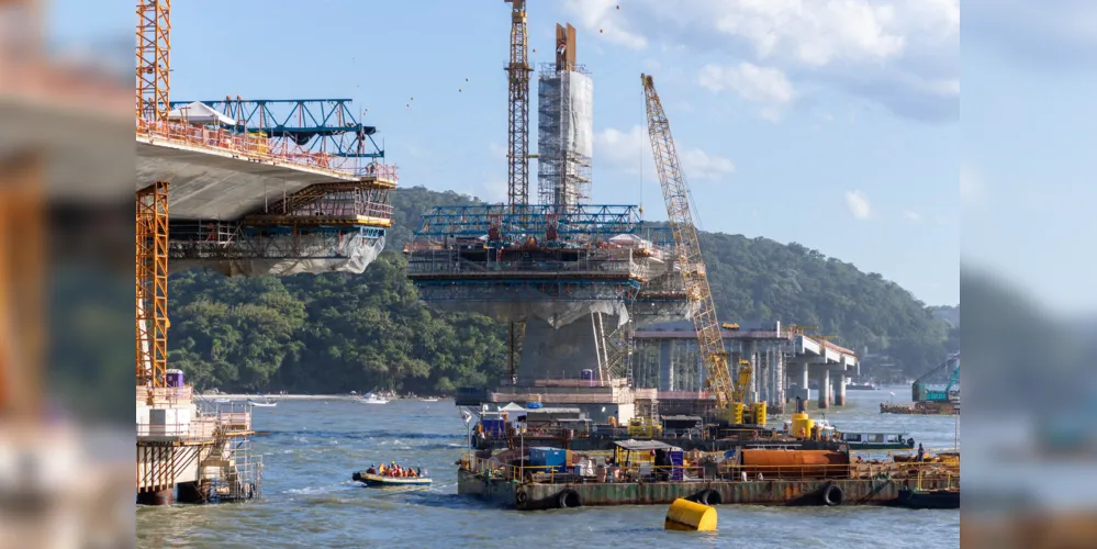 Orçada em quase R$ 400 milhões a obra segue com frentes de trabalho intensas tanto na estrutura principal quanto nos acessos de Guaratuba e Matinhos