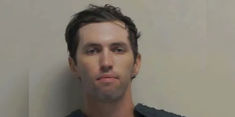 Tyler Robinson, de 22 anos, tinha cartuchos de balas com inscrições "Ei, fascista! Pegue!" e "Se você leu isso, é gay"