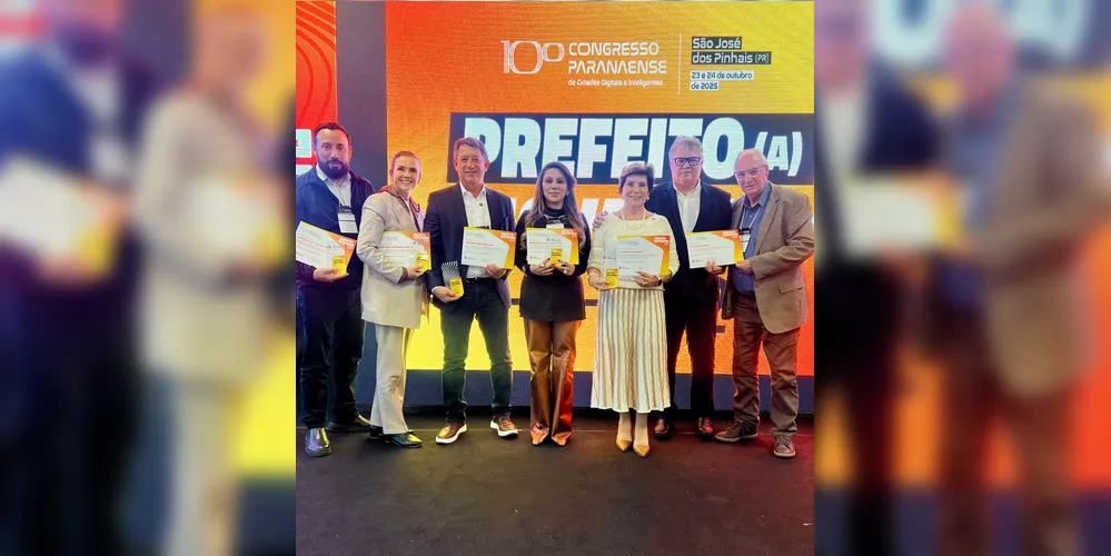 Sete prefeitos da Associação dos Municípios dos Campos Gerais (AMCG) foram homenageados