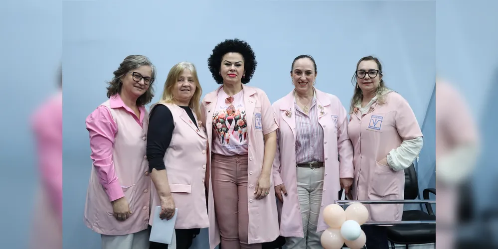 Membros da Rede Feminina de Combate ao Câncer