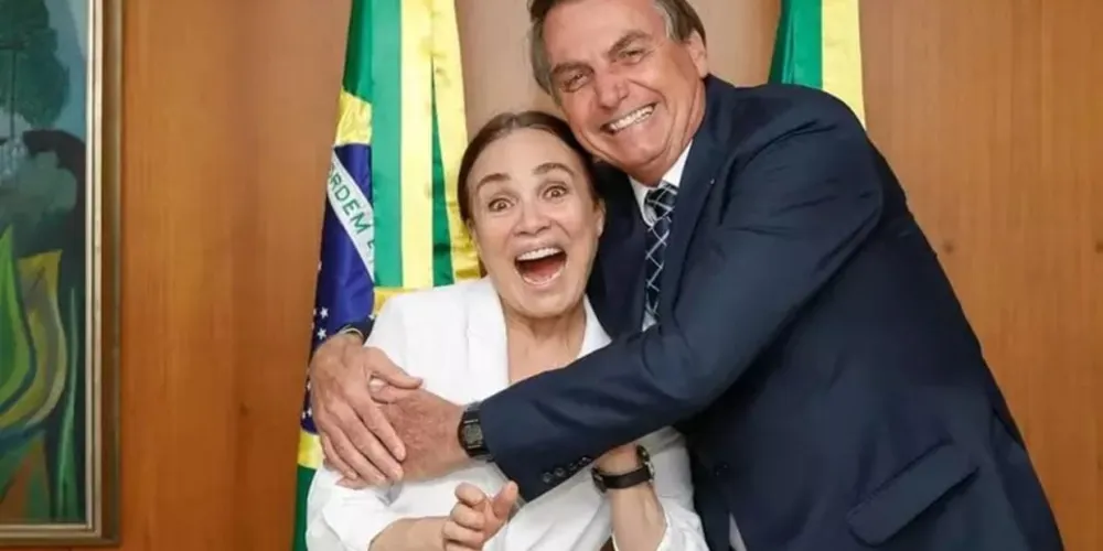 Regina Duarte com Jair Bolsonaro no curto período em que foi secretária de Cultura