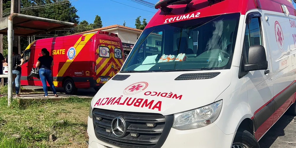 Vítimas foram socorridas por uma ambulância