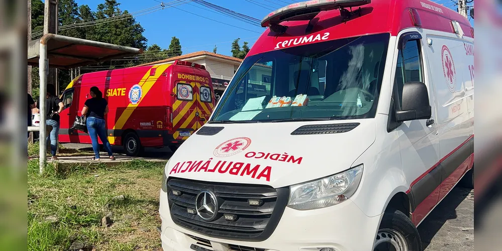 Vítimas foram socorridas por uma ambulância