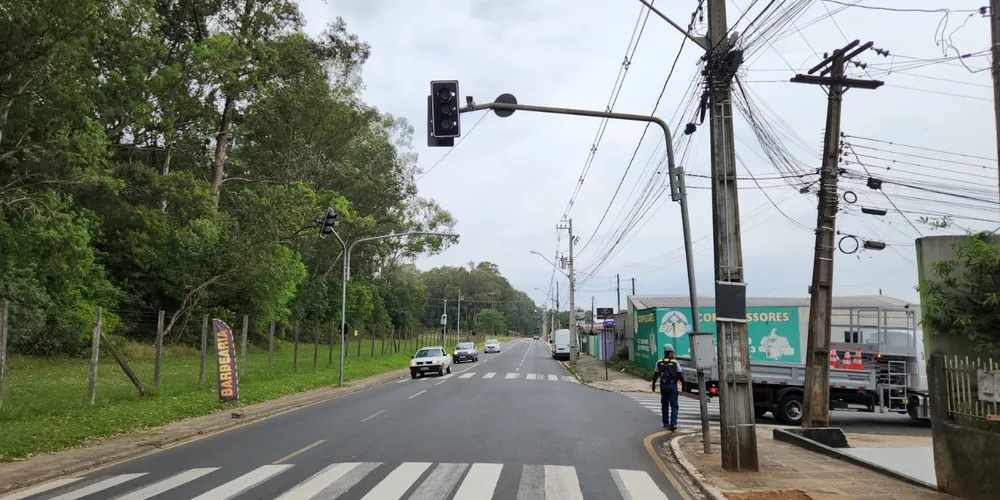 Exemplo de semáforo com radar em Ponta Grossa
