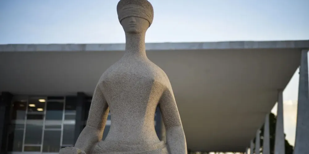 Estátua da justiça na sede do Supremo Tribunal Federal, em Brasília