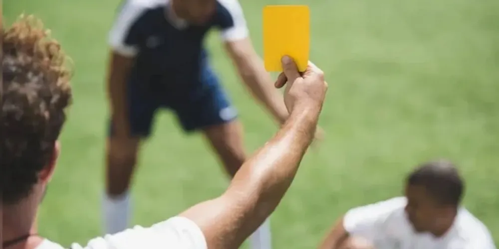 Segundo a PM, o árbitro relatou que apitava o jogo foi agredido por um jogador após aplicar um cartão amarelo