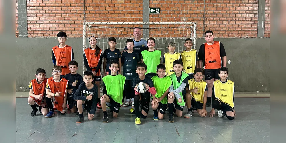 Os treinos acontecem duas vezes por semana no Ginásio do Santa Paula. E para além do esporte, o projeto busca criar vínculos sociais e abrir portas para o futuro