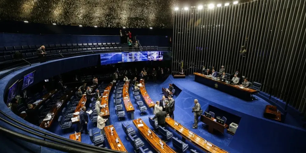 Senadores em sessão