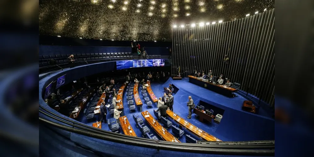 Senadores em sessão