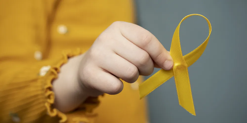 Entre os principais sinais de alerta estão o isolamento social, mudanças bruscas de comportamento e verbalizações que demonstram desesperança