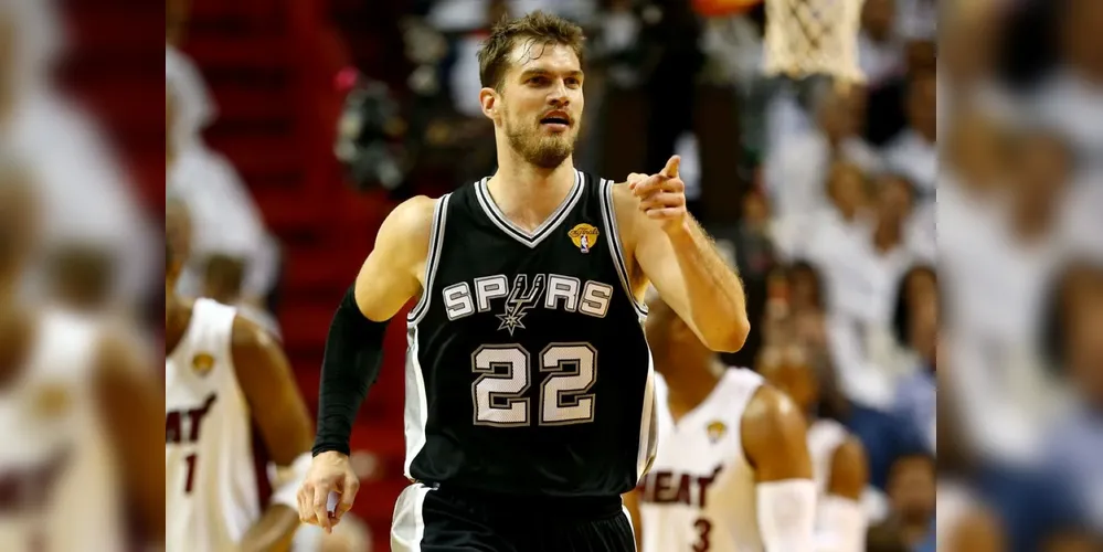 Tiago Splitter foi o primeiro brasileiro a ser campeão da NBA
