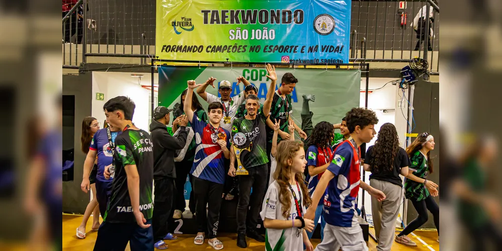 O evento contou com a participação de mais de 660 atletas, representando 31 cidades e 53 equipes