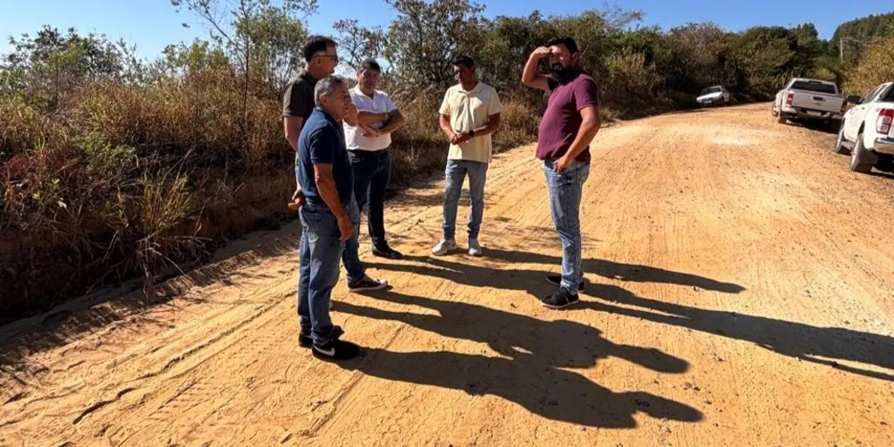 Prefeito Rildo Leonardi e vereadores de Tibagi acompanharam os trabalhos feitos na localidade