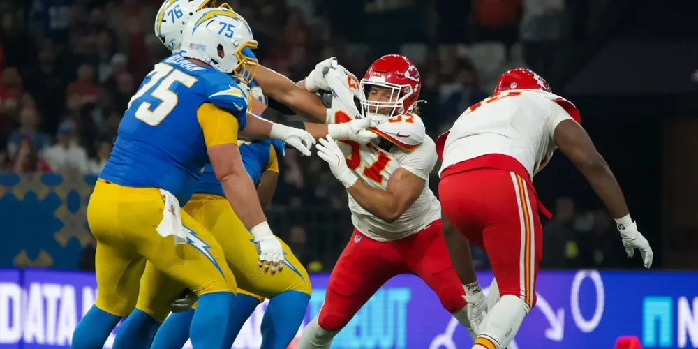 Travis Kelce em lance com Teair Tart