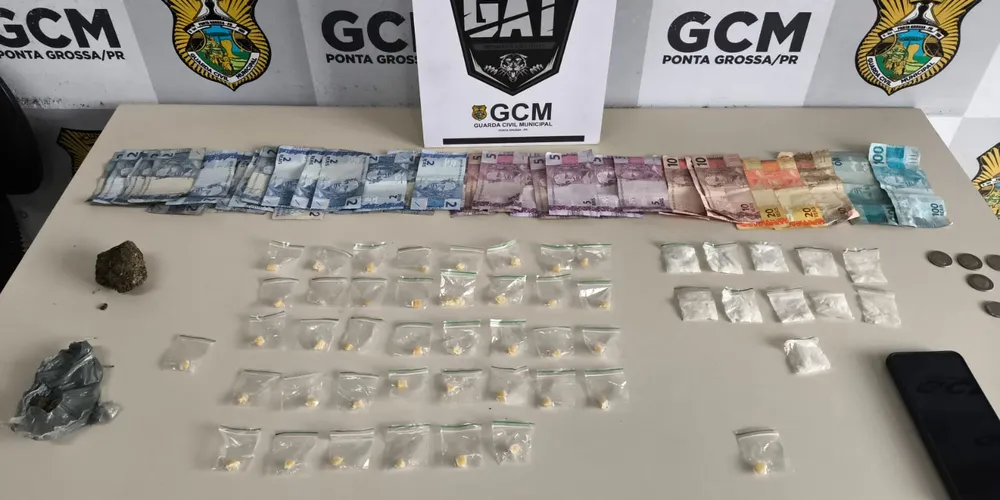 Equipe da Guarda Civil Municipal (GCM) apreendeu entorpecentes e dinheiro encontrado com suspeitos