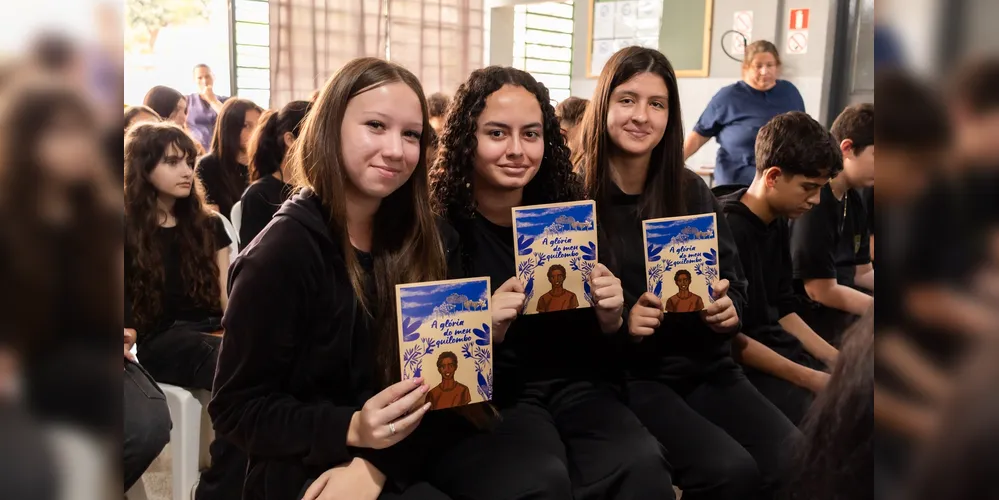 Dezenas de estudantes tiveram acesso a livros de autoras(es) negras(os), a cartilha sobre a comunidade da Colônia Sutil, em Ponta Grossa (PR), e o áudio livro produzido pela equipe multidisciplinar
