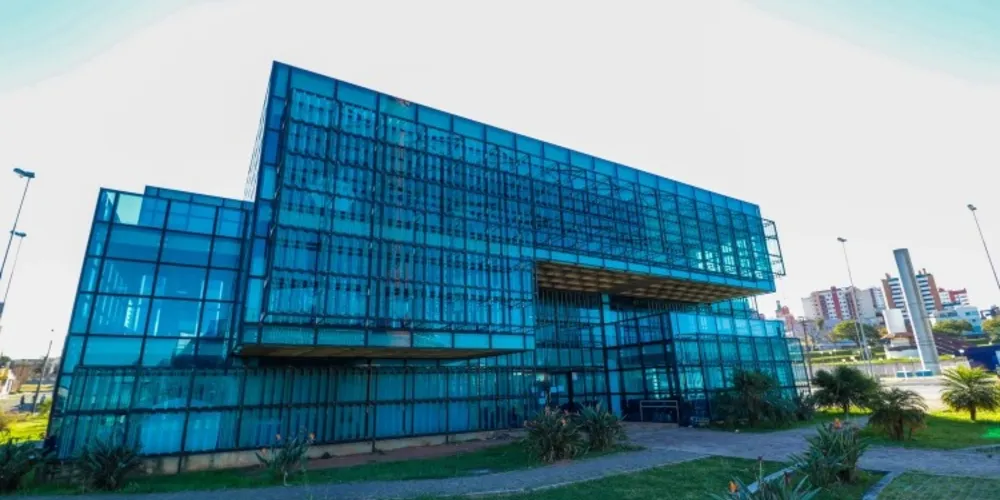 A  Biblioteca Pública Municipal recebe o lançamento do livro 'Do Caos à Liberdade'