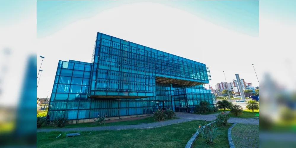 A  Biblioteca Pública Municipal Bruno Enei recebe a programação da Semana Faris Michaele 2025