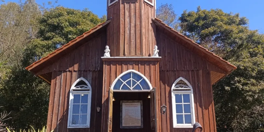 Durante a saída a campo, os alunos conheceram a Casa de Sinhara, em Castro, e o Parque Histórico de Carambeí