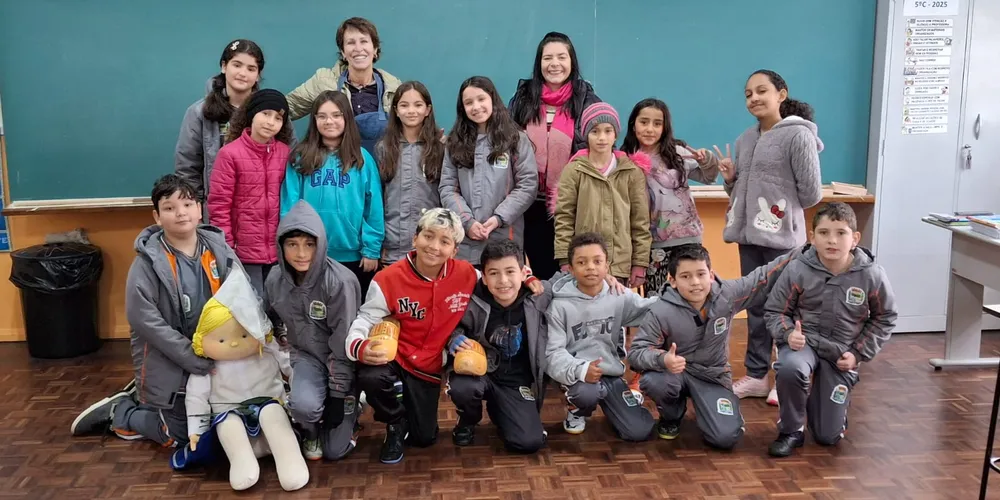 A contação de história se transformou em um verdadeiro diálogo, no qual os alunos puderam fazer perguntas, expressar impressões e relacionar o conteúdo com suas próprias vivências