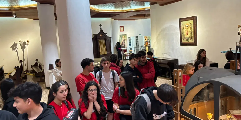 A dinâmica envolveu visitas a Catedral Sant'Ana e ao Museu Campos Gerais