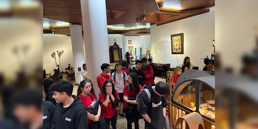 A dinâmica envolveu visitas a Catedral Sant'Ana e ao Museu Campos Gerais