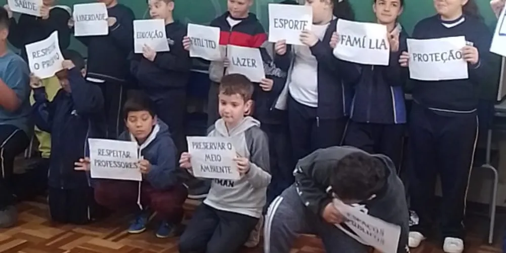 As apresentações da turma visaram esclarecer a importância de respeitar os direitos garantidos por lei