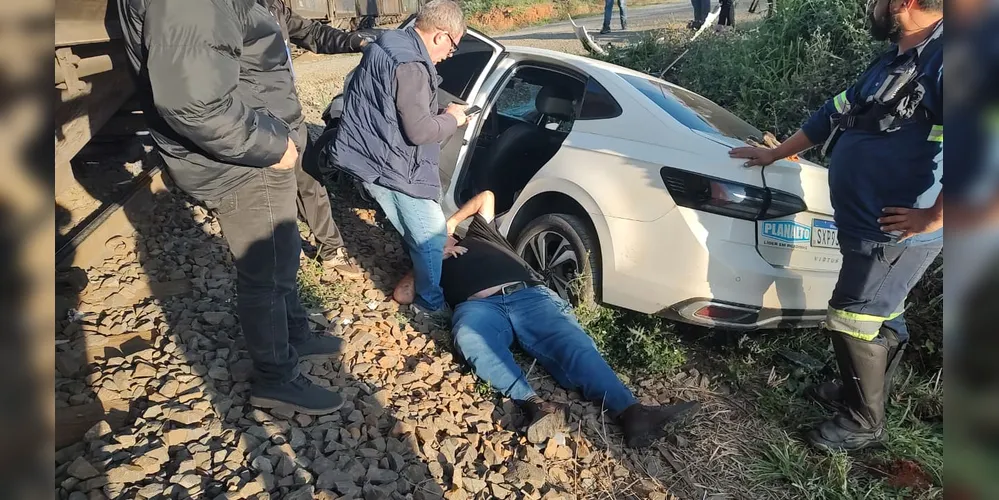 O condutor desmaiou após a batida